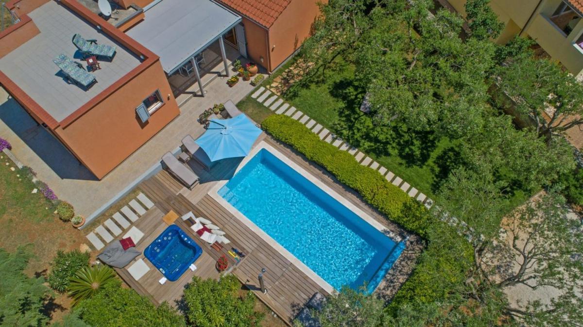 Villa Emili In Medulin - Haus Fuer 4-5 Personen Bagian luar foto