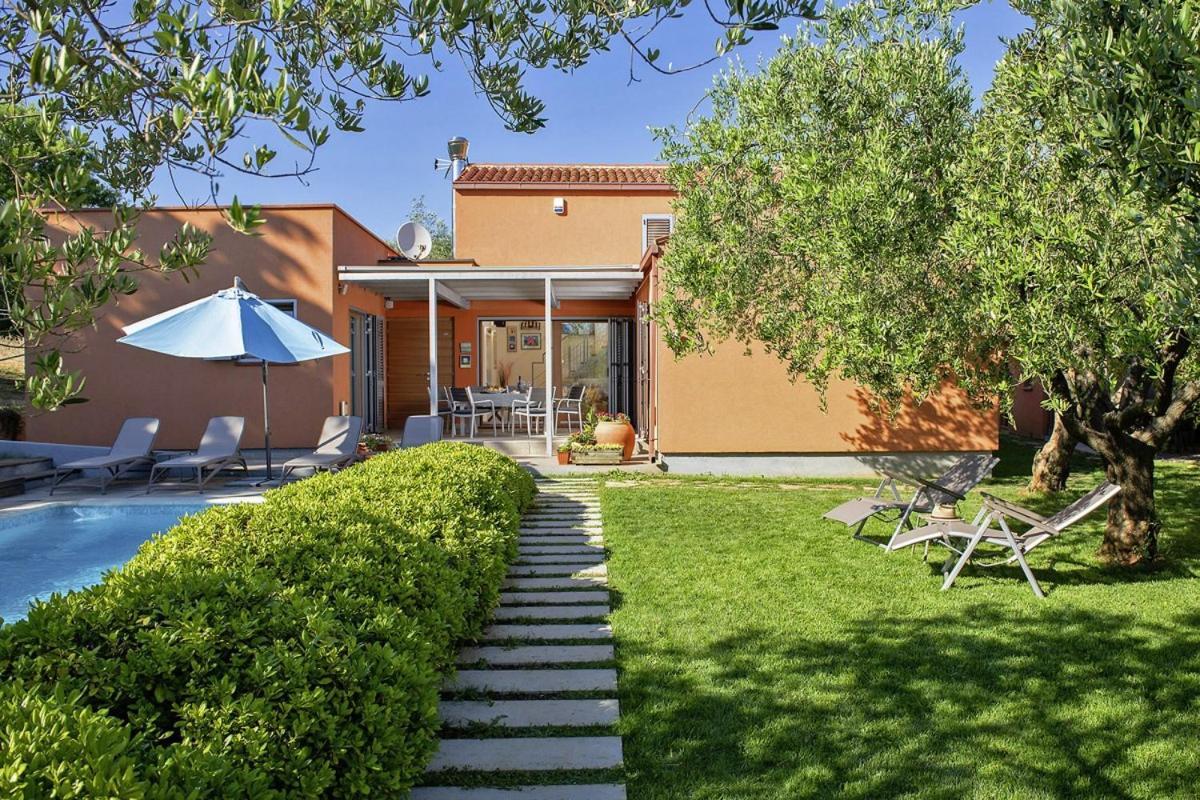 Villa Emili In Medulin - Haus Fuer 4-5 Personen Bagian luar foto