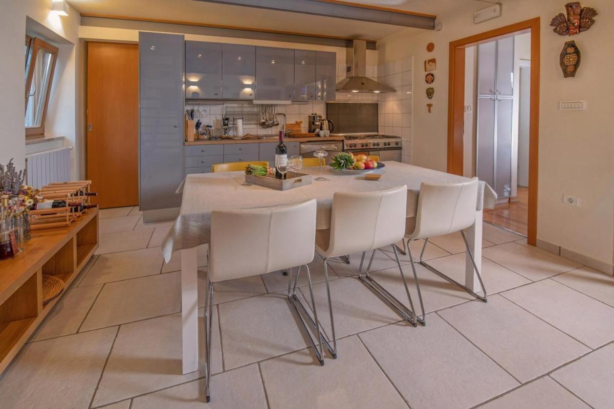 Villa Emili In Medulin - Haus Fuer 4-5 Personen Bagian luar foto