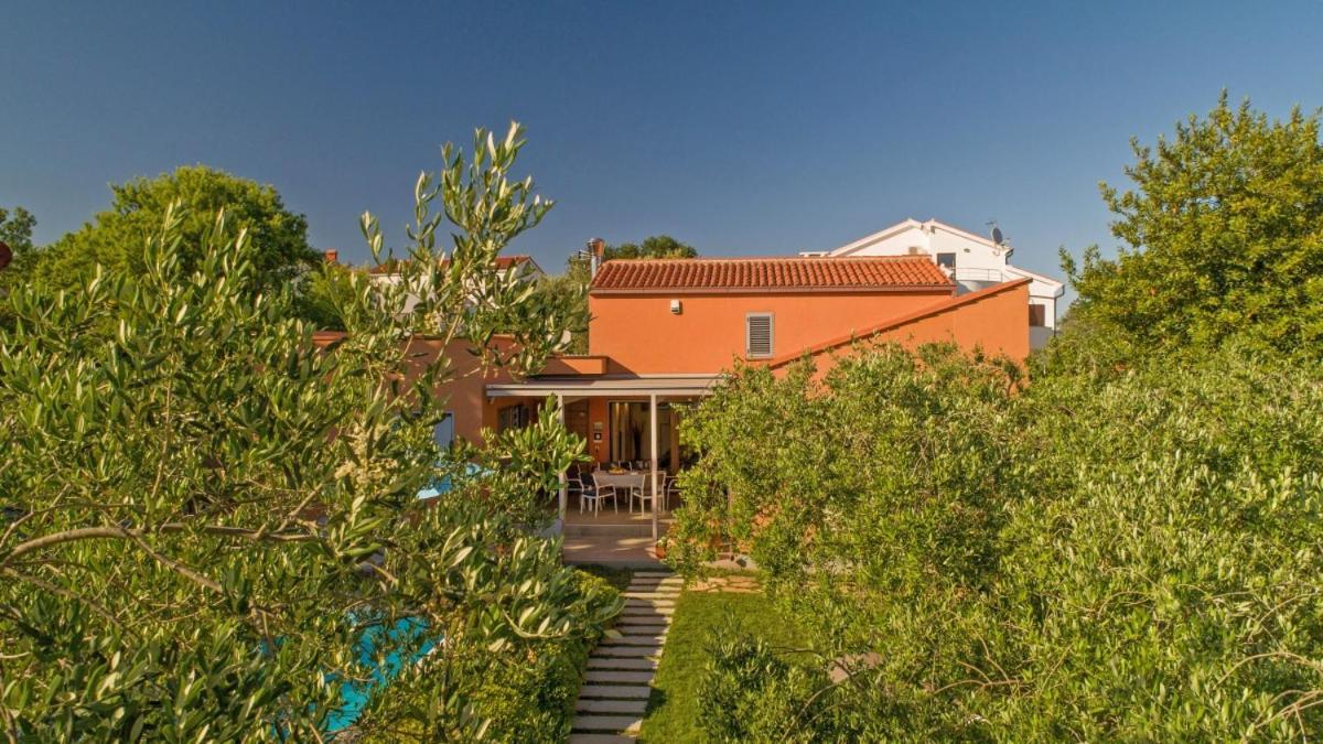 Villa Emili In Medulin - Haus Fuer 4-5 Personen Bagian luar foto