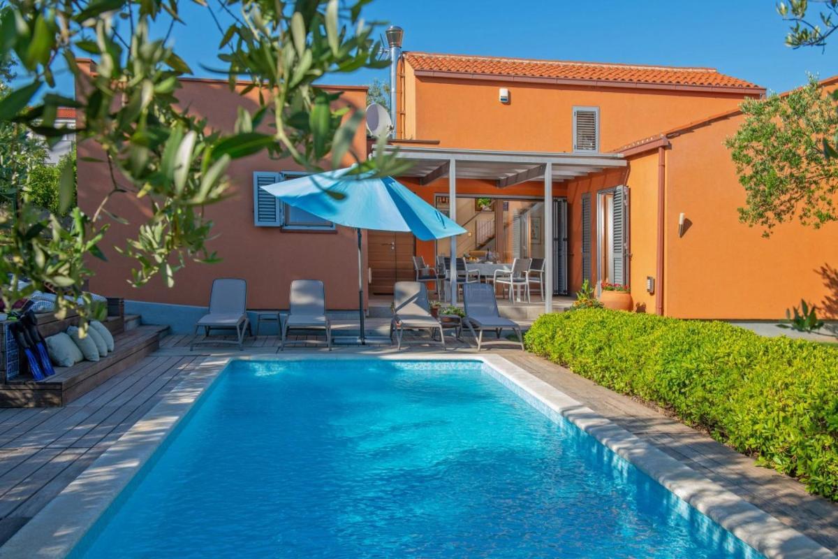 Villa Emili In Medulin - Haus Fuer 4-5 Personen Bagian luar foto