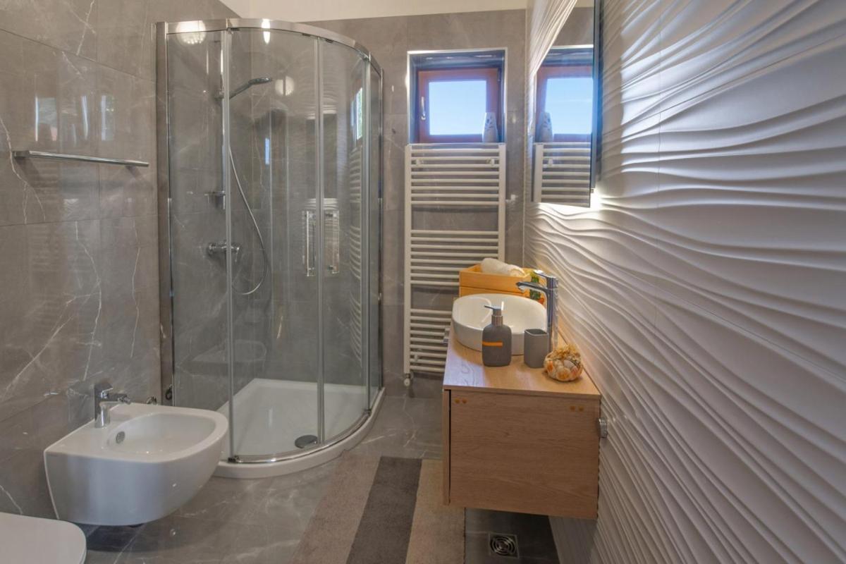 Villa Emili In Medulin - Haus Fuer 4-5 Personen Bagian luar foto