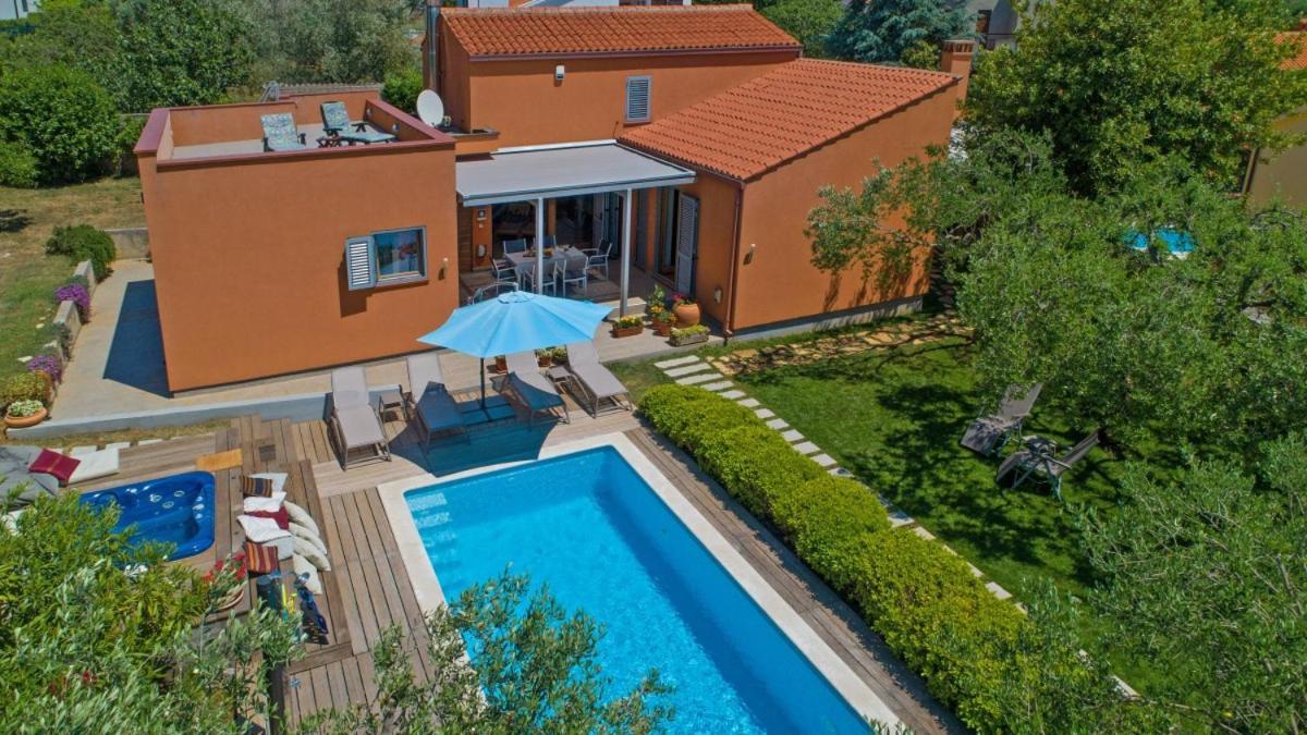 Villa Emili In Medulin - Haus Fuer 4-5 Personen Bagian luar foto